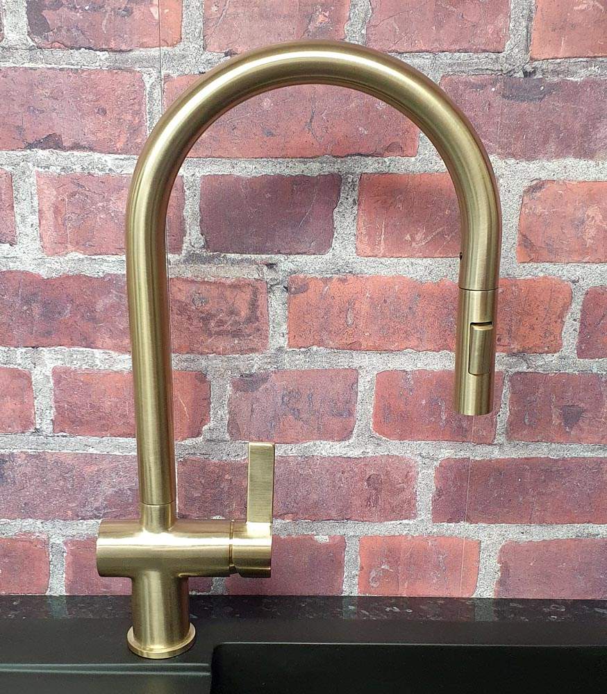 Mayhill Brushed Brass Single Lever Pull Out Kitchen Tap Tis5093